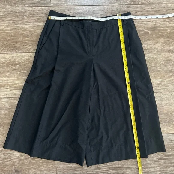 Victoria Andreyanova Black Bermuda Shorts Size 38 (2)